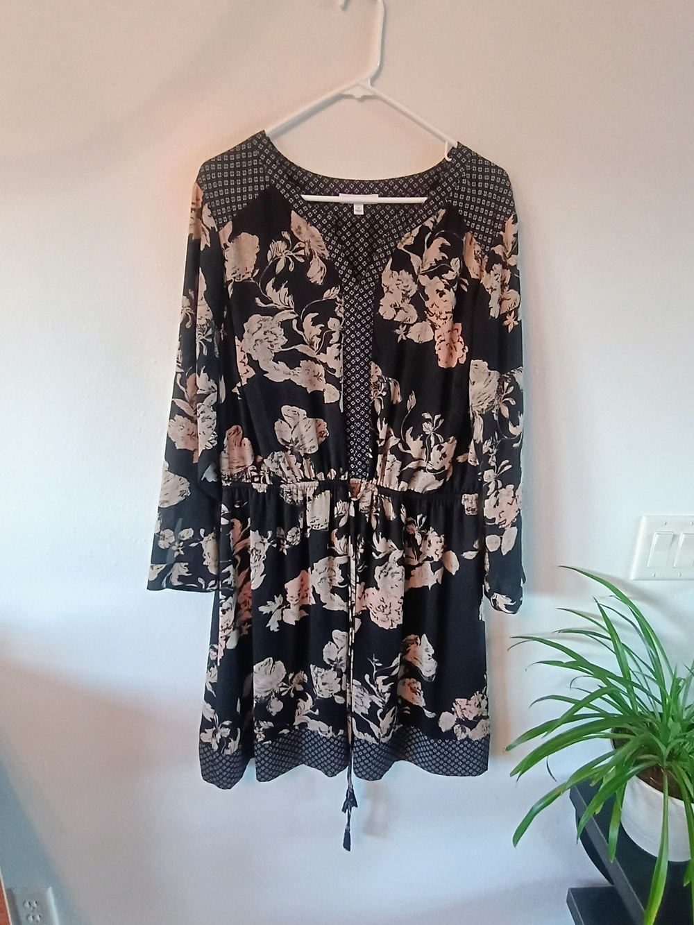 π€ DR2 Black Floral Dress 1X Plus Size Bell Sleeve Boho Tassel Fit Flare Midi
